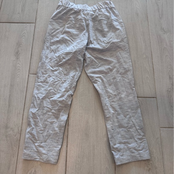 Lululemon white striped Stretch Luxstreme Cropped pants - Picture 3 of 4